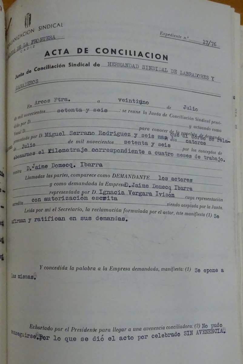 Acta de conciliación sindical, sin avenencia por oposición de la empresa Domecq. Arcos, 1976 (ahpc)